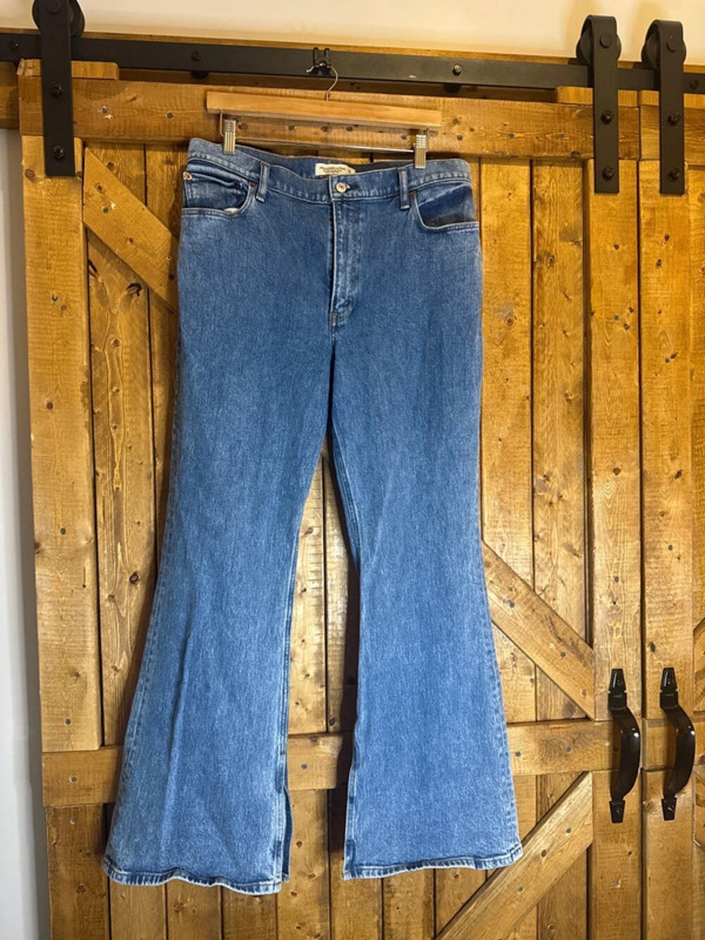 Abercrombie and Fitch the 70s VTG flare ultra high-rise women’s jeans size 31 12